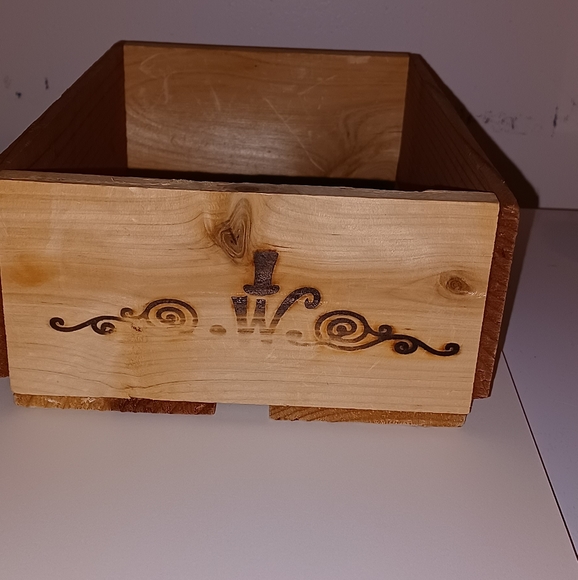 Willy Wonka Limited Special Edition Vineyard Crate - Picture 2 of 8